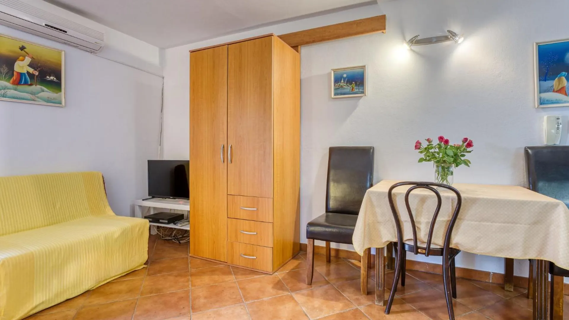 Apartment Lovrano-1 By Interhome  لوفغان